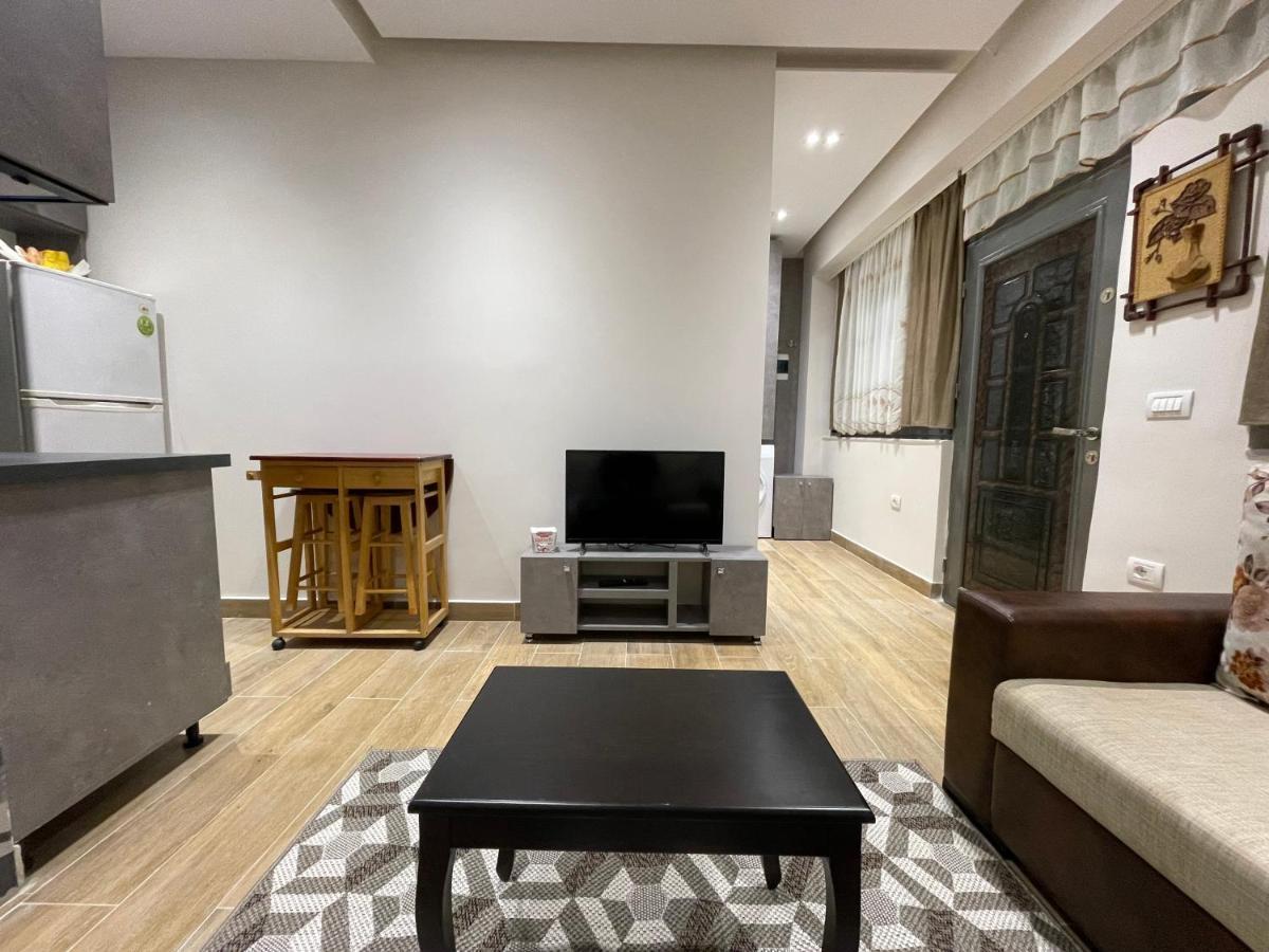 Modern 1 Bedroom City Apartment Тирана Екстериор снимка