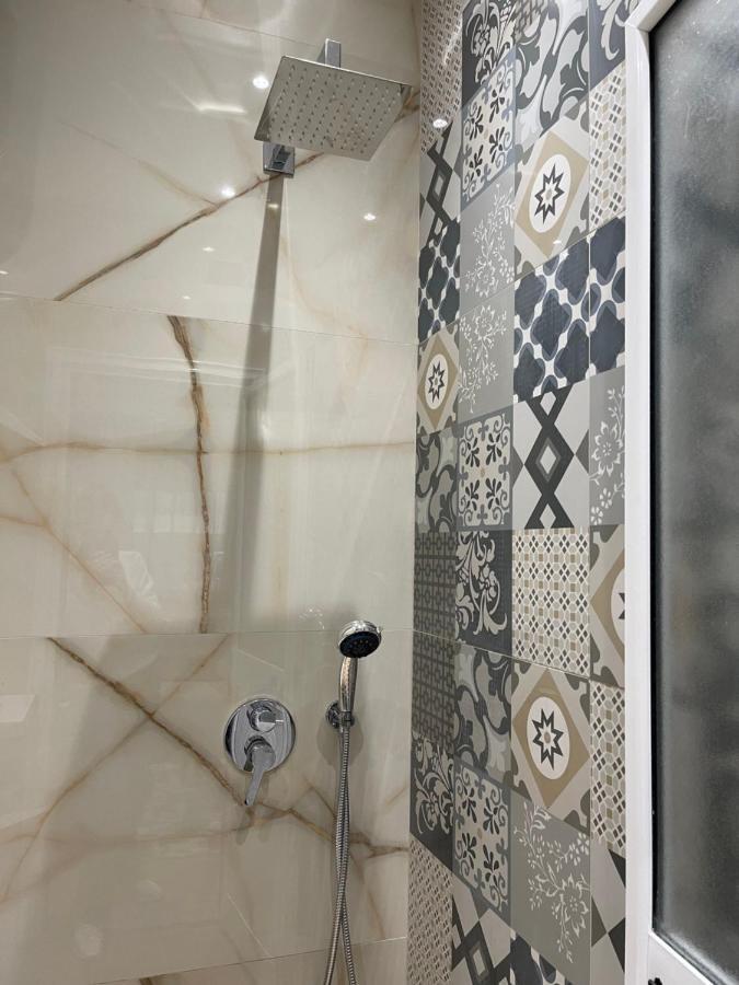 Modern 1 Bedroom City Apartment Тирана Екстериор снимка