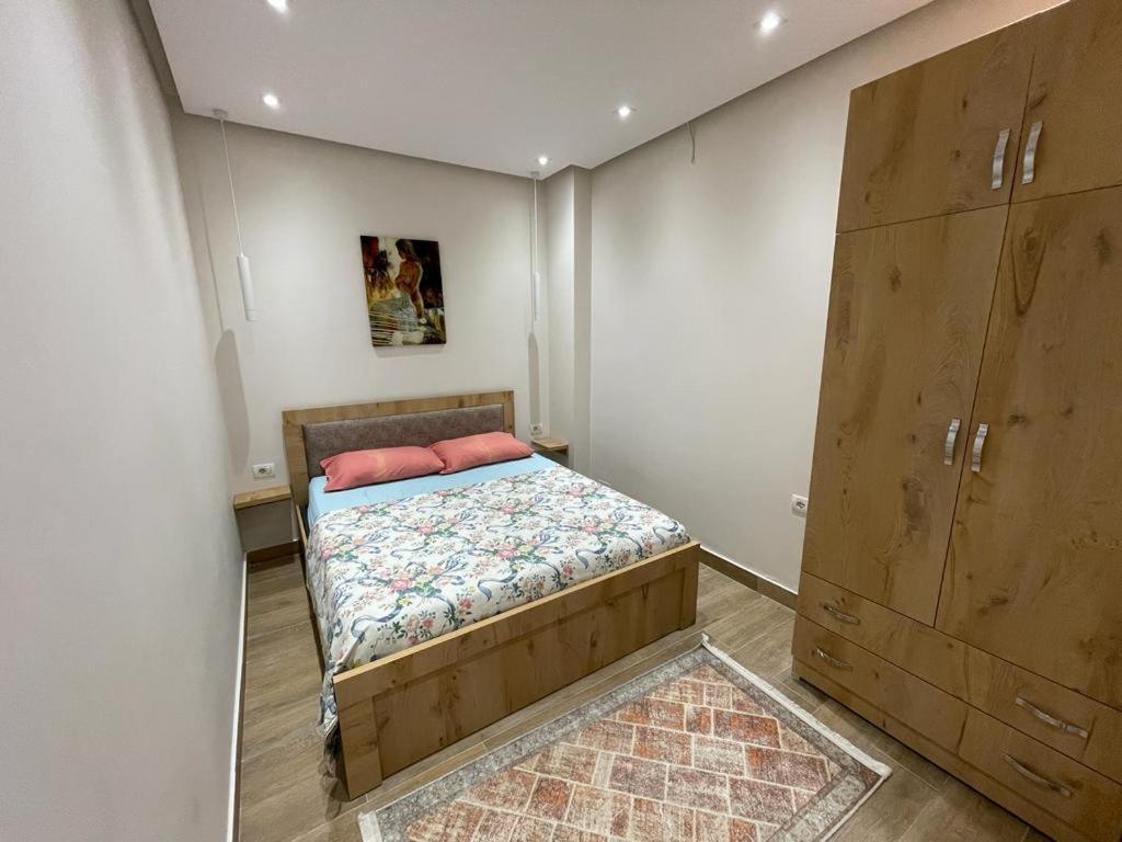 Modern 1 Bedroom City Apartment Тирана Екстериор снимка